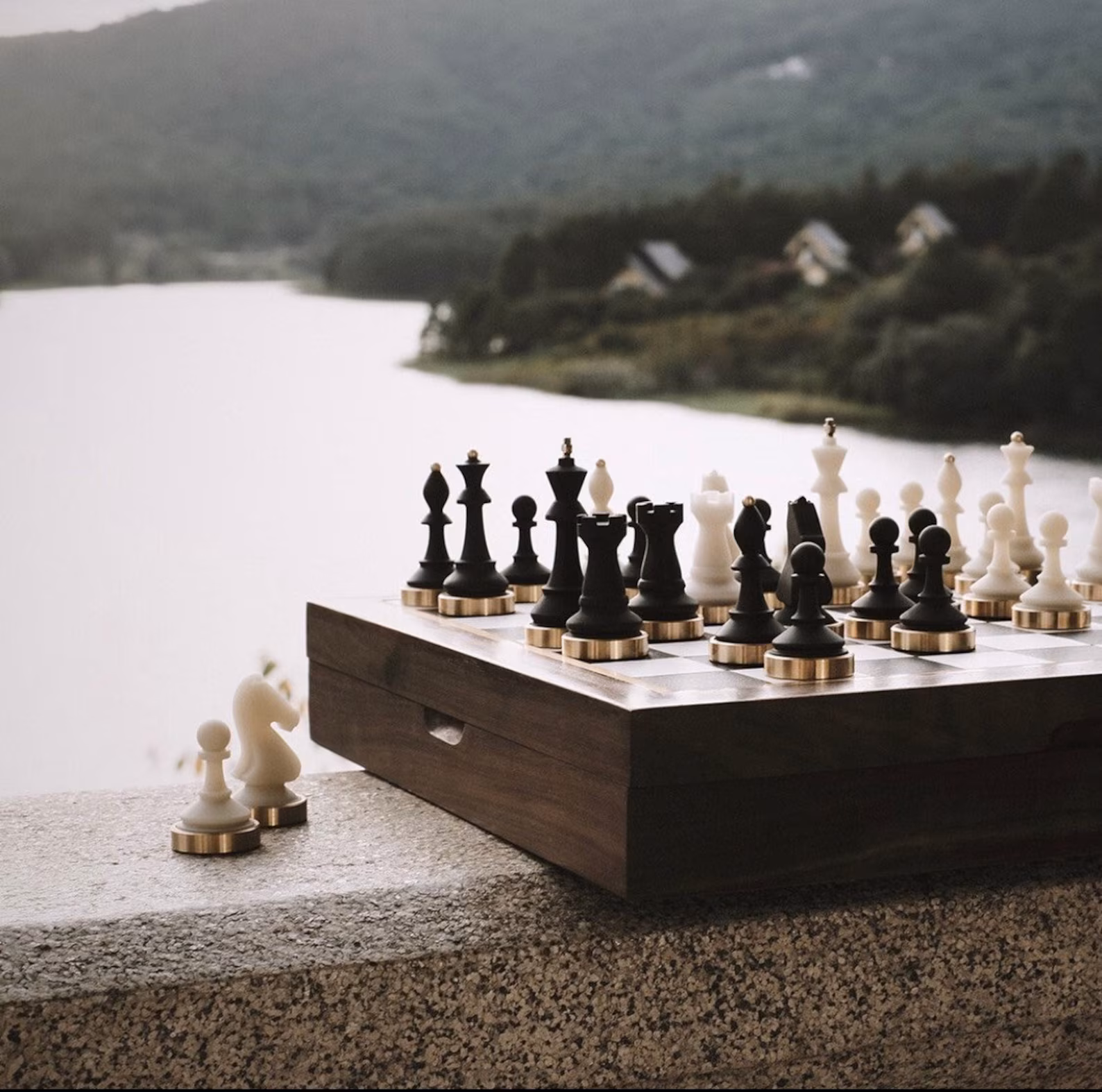 Walnut & Leather Luxury Chess Set 2